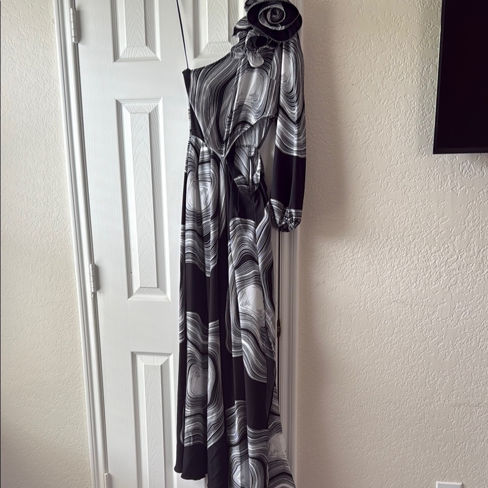 Elegant Black and White Swirl Maxi Dress
